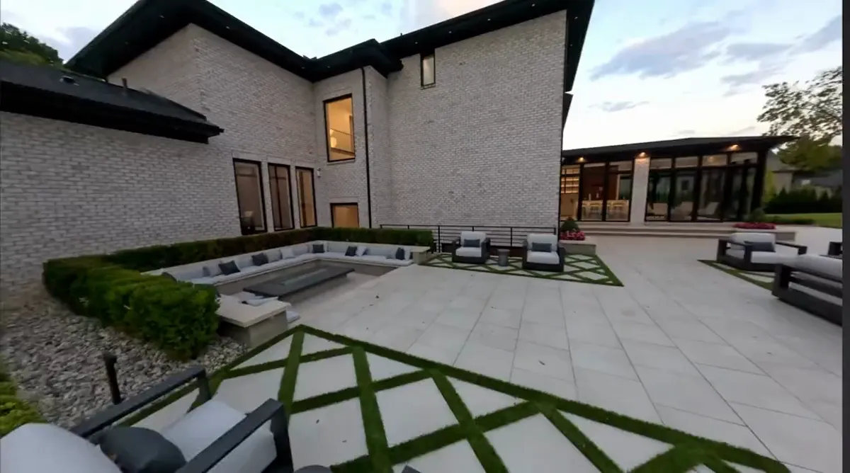 Sunken lounge